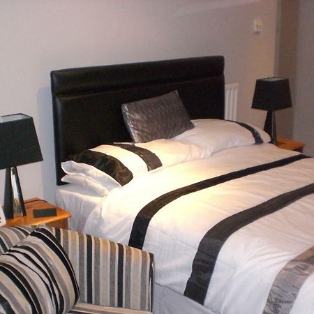 Cheapsleepz 49 Moscow Drive Hotel Liverpool Kültér fotó