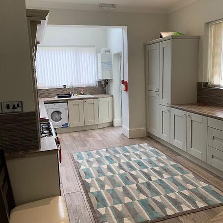 Cheapsleepz 49 Moscow Drive Hotel Liverpool Kültér fotó