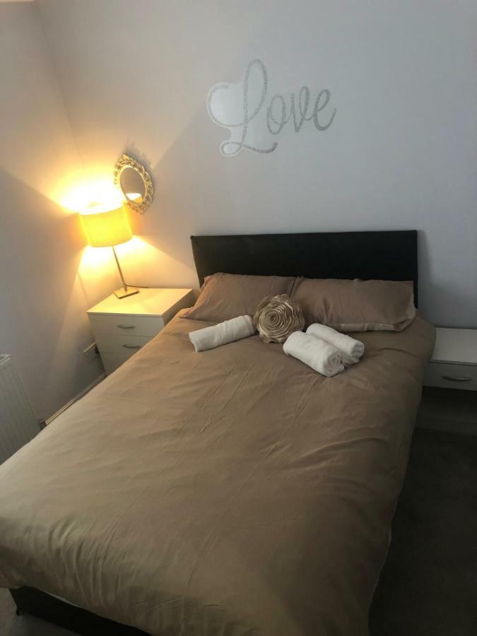 Cheapsleepz 49 Moscow Drive Hotel Liverpool Kültér fotó