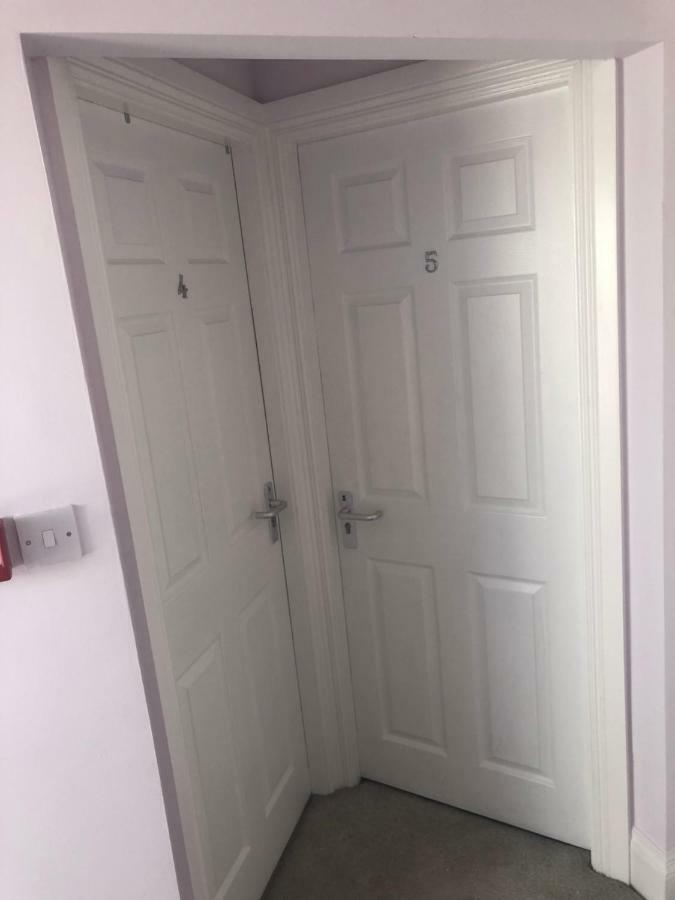 Cheapsleepz 49 Moscow Drive Hotel Liverpool Kültér fotó