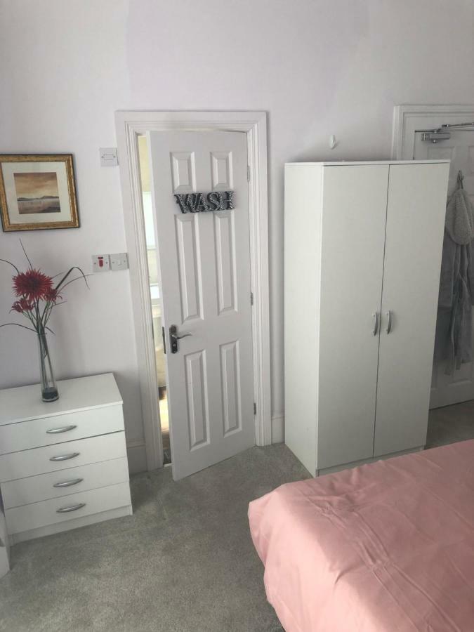 Cheapsleepz 49 Moscow Drive Hotel Liverpool Kültér fotó