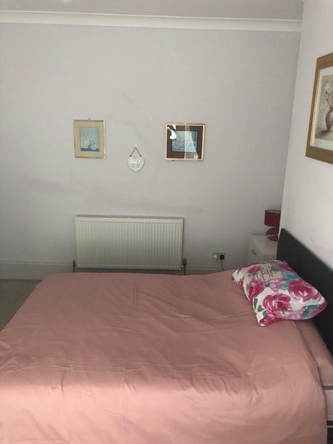 Cheapsleepz 49 Moscow Drive Hotel Liverpool Kültér fotó