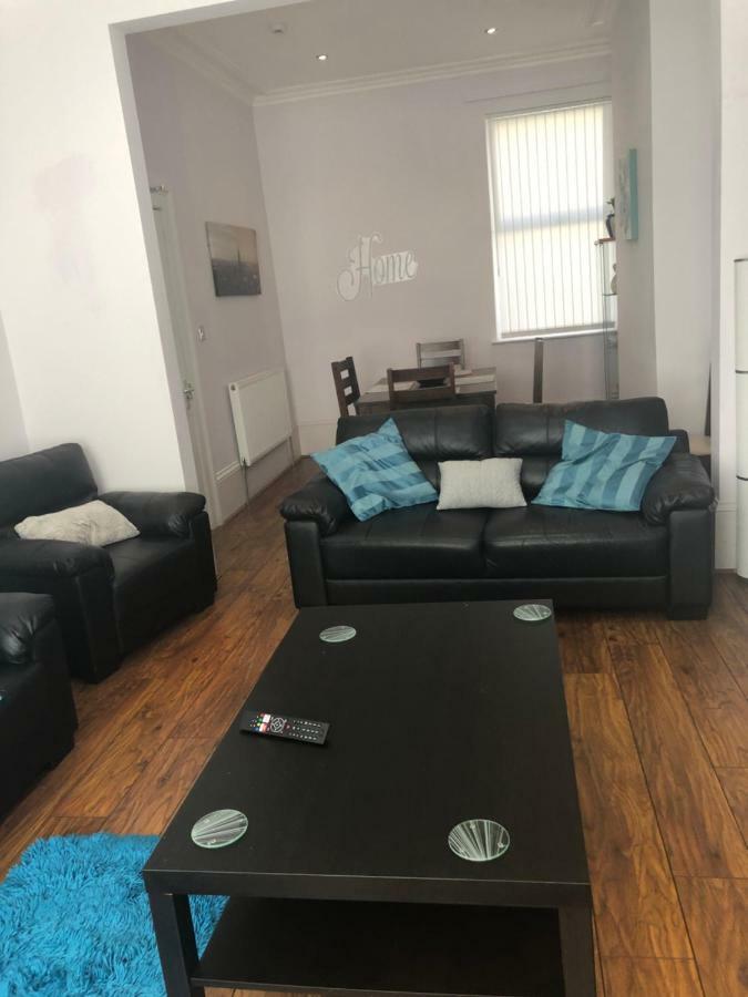 Cheapsleepz 49 Moscow Drive Hotel Liverpool Kültér fotó