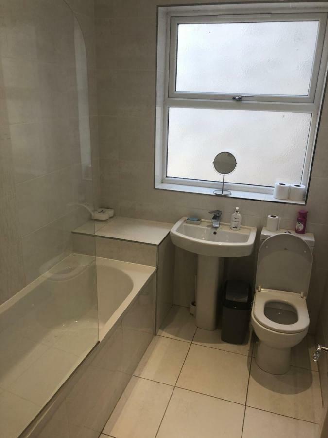 Cheapsleepz 49 Moscow Drive Hotel Liverpool Kültér fotó