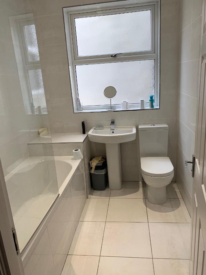 Cheapsleepz 49 Moscow Drive Hotel Liverpool Kültér fotó