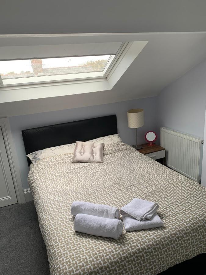 Cheapsleepz 49 Moscow Drive Hotel Liverpool Kültér fotó